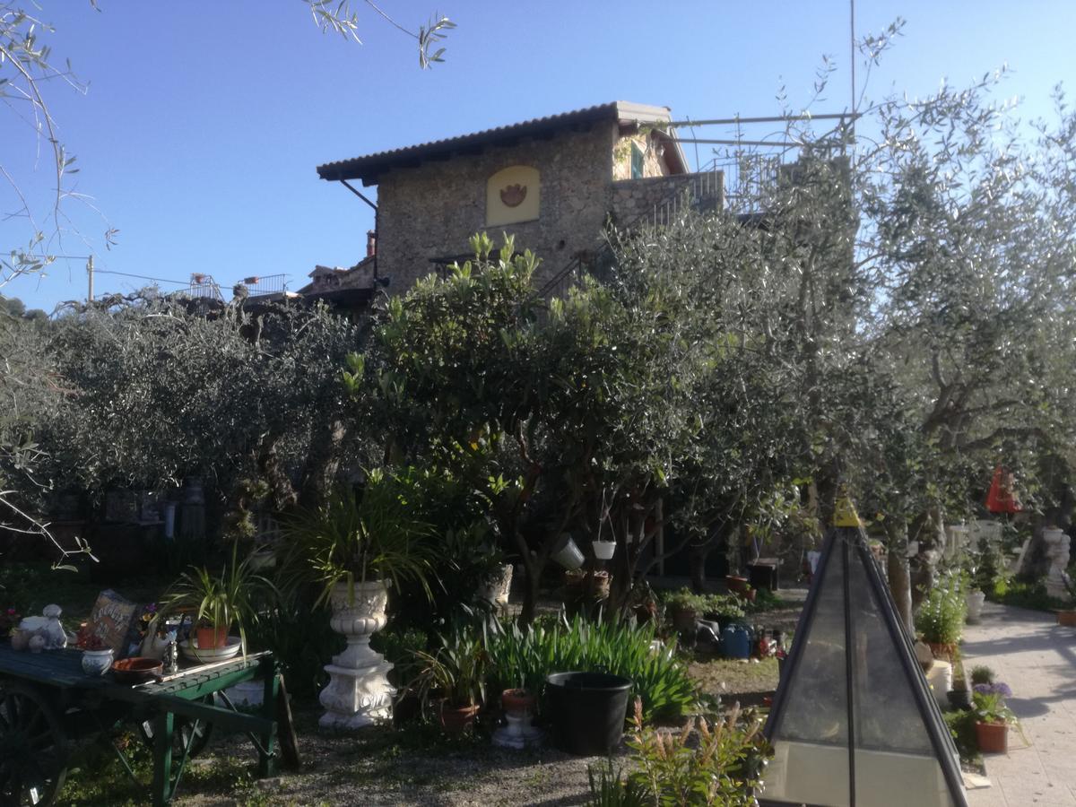 Locanda Dei Boi Vintimille Extérieur photo