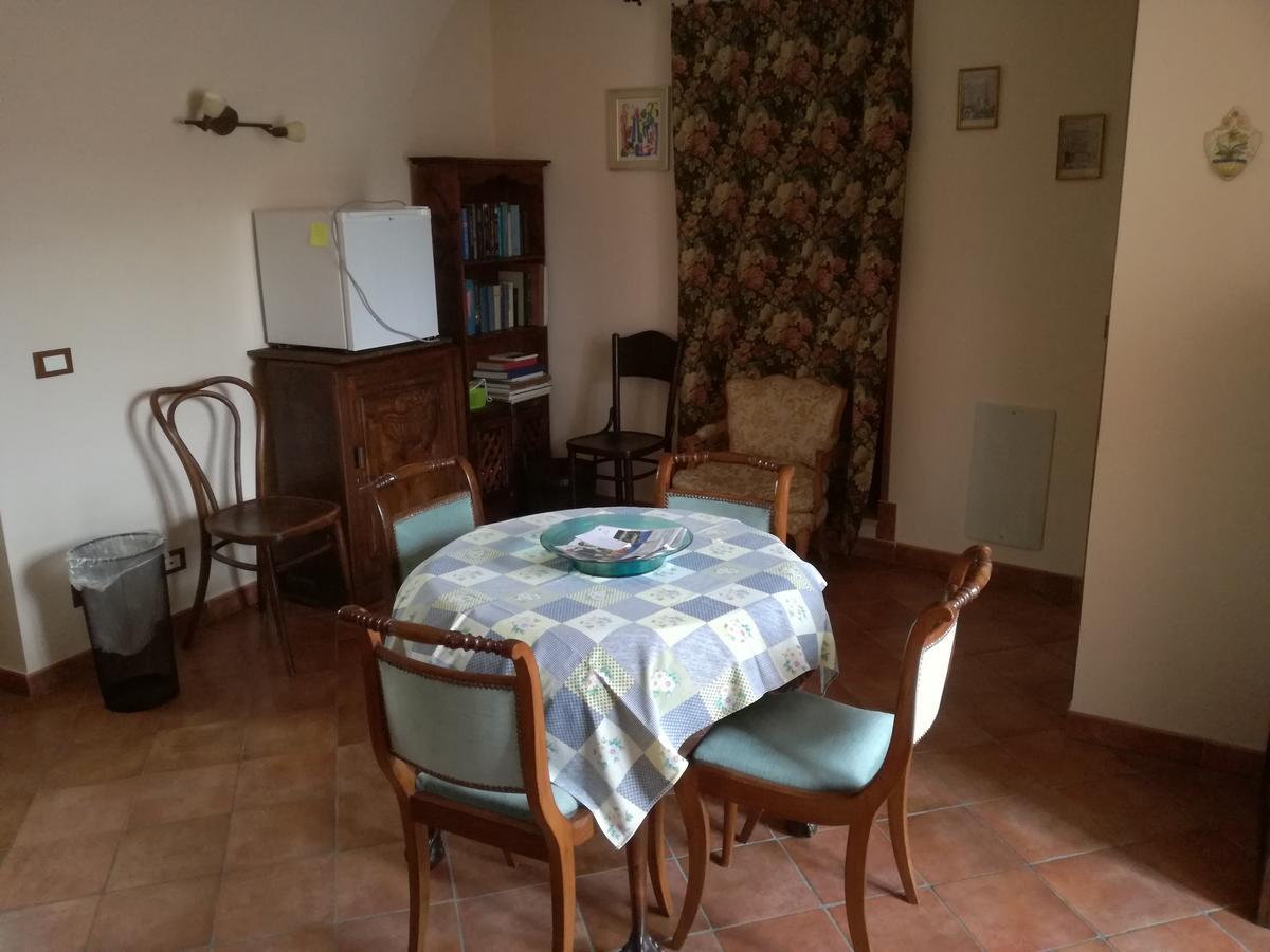 Locanda Dei Boi Vintimille Extérieur photo